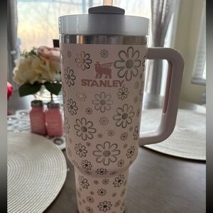 Flower Engraved Rose Quartz 2.0 40 OZ Stanley